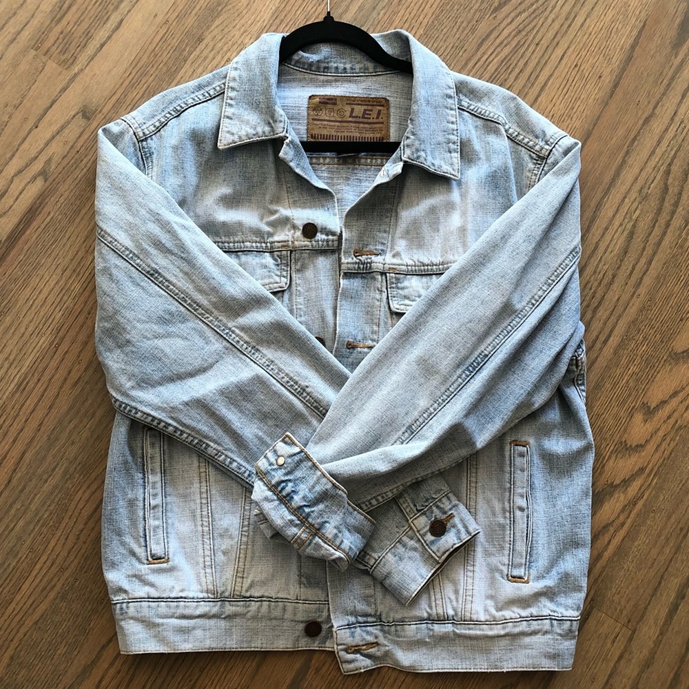 L.E.I: OVER SIZED JEAN JACKET